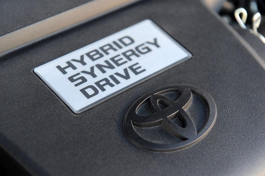  Toyota Camry Hybrid 2013 года  (фото 31 из 45)
